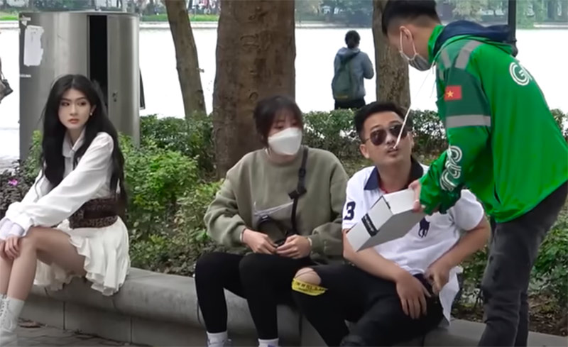 Mua trứng rung tình yêu